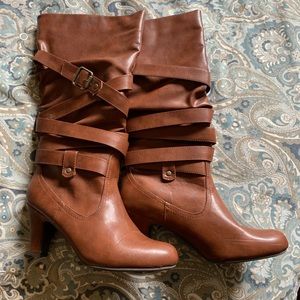 Tall brown boots with heel